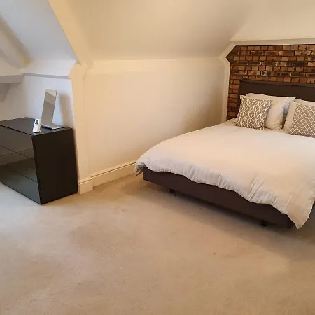 Stylish 3 Bed In Apartment
