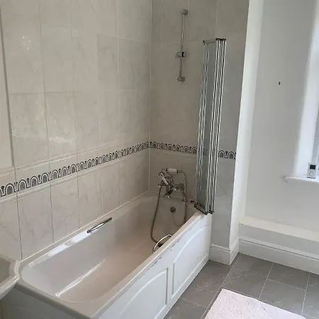 Stylish 3 Bed In Apartment *