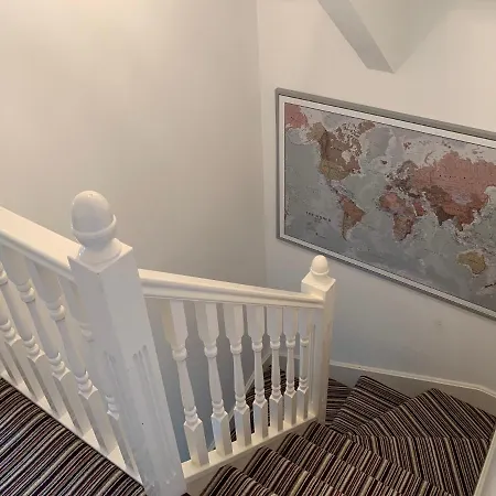Stylish 3 Bed In Bristol
