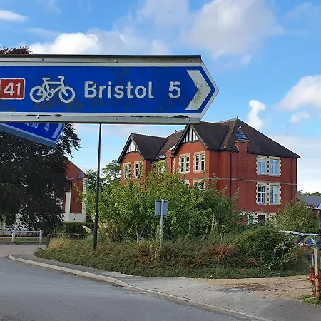 Stylish 3 Bed In Bristol